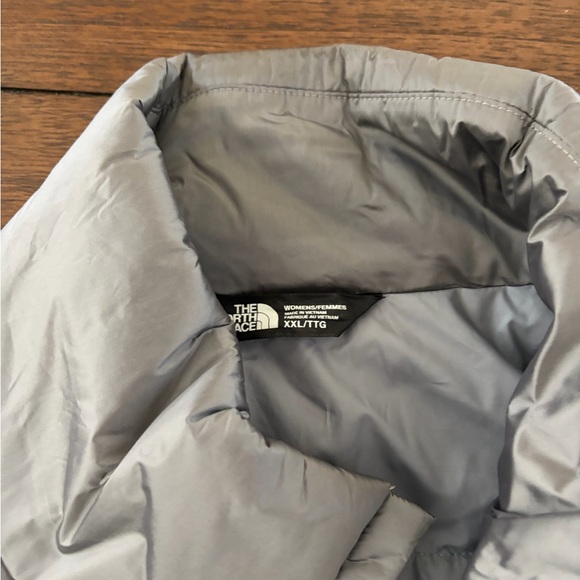 The North Face Women's Silver Puffer Vest - Picture 2 of 2